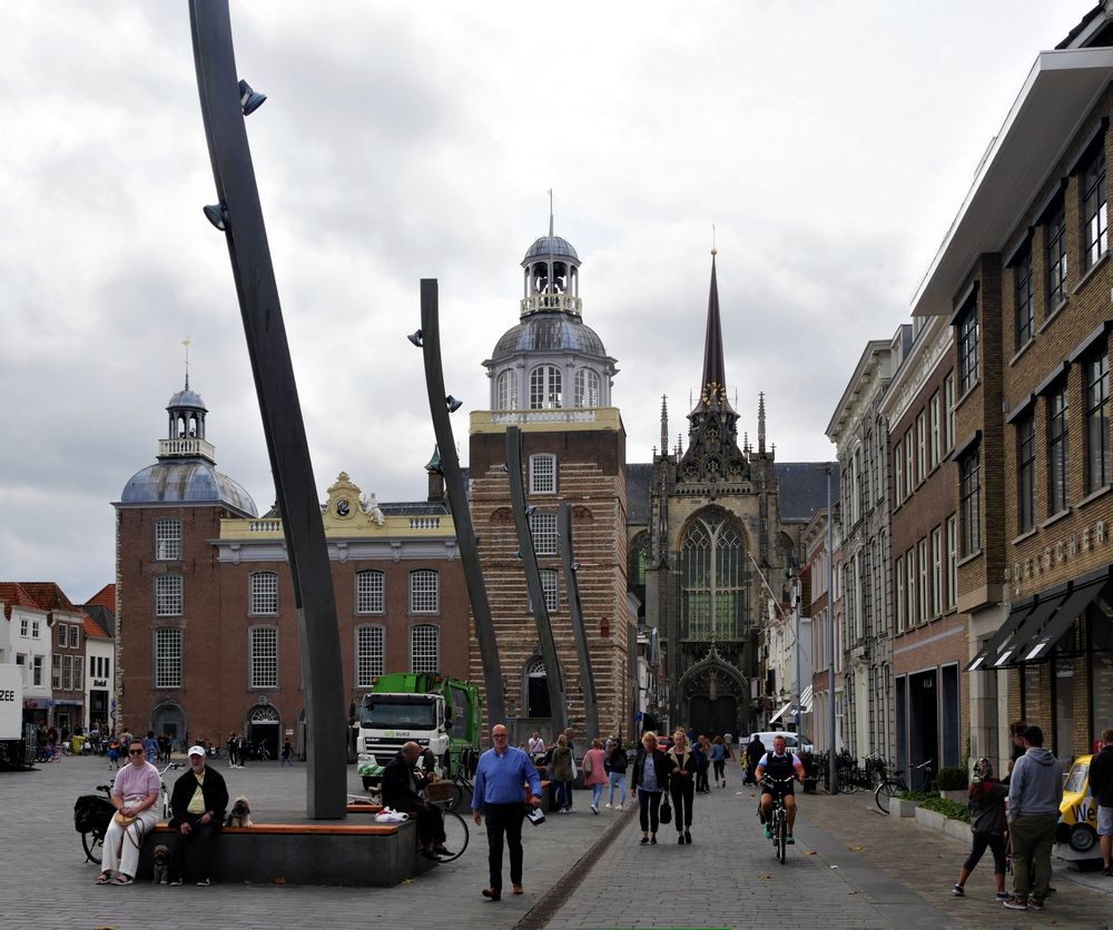 Stadhuis und Seitenportal der Grote Kerk in Goes / Walcheren