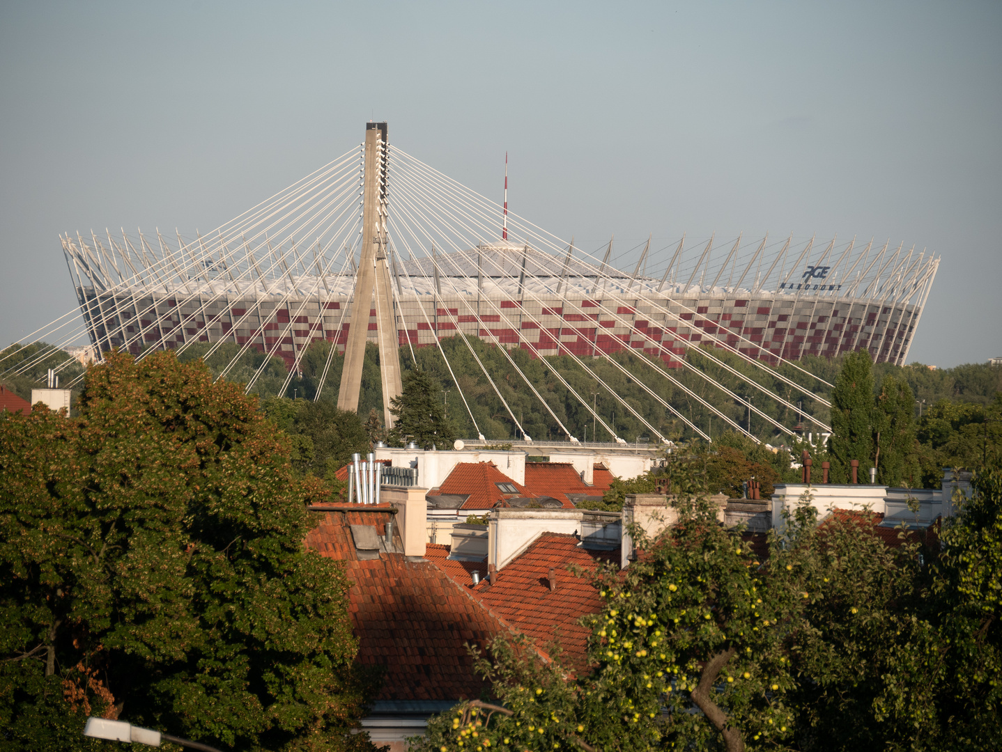 Stadion und Brücke in Warschau