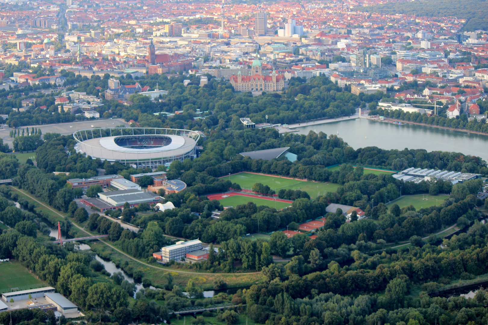 Stadion und Maschsee