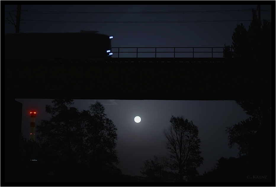 Stadlauer Brücke At Night