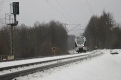 Stadler FLIRT Br 427 fährt in Littfeld ein