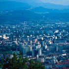 "Stadt am Fuß der blauen Berge"