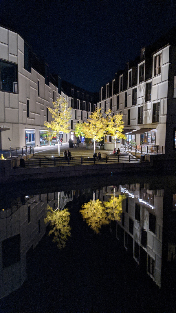 Stadt Architektur am späten Abend