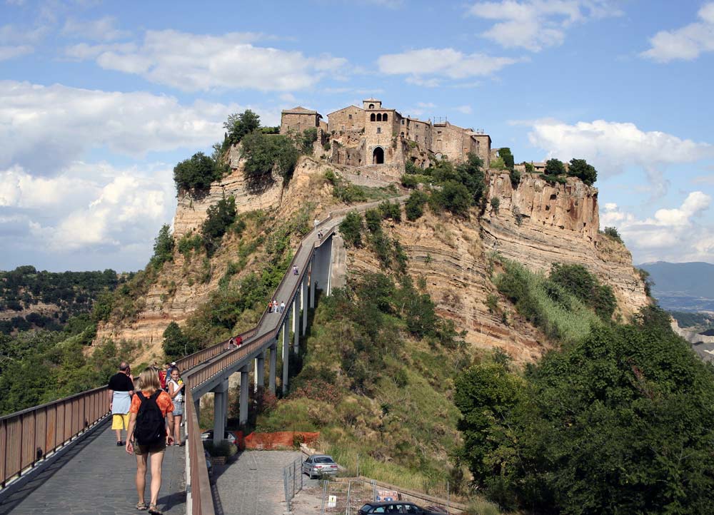 Stadt auf Tuffstein