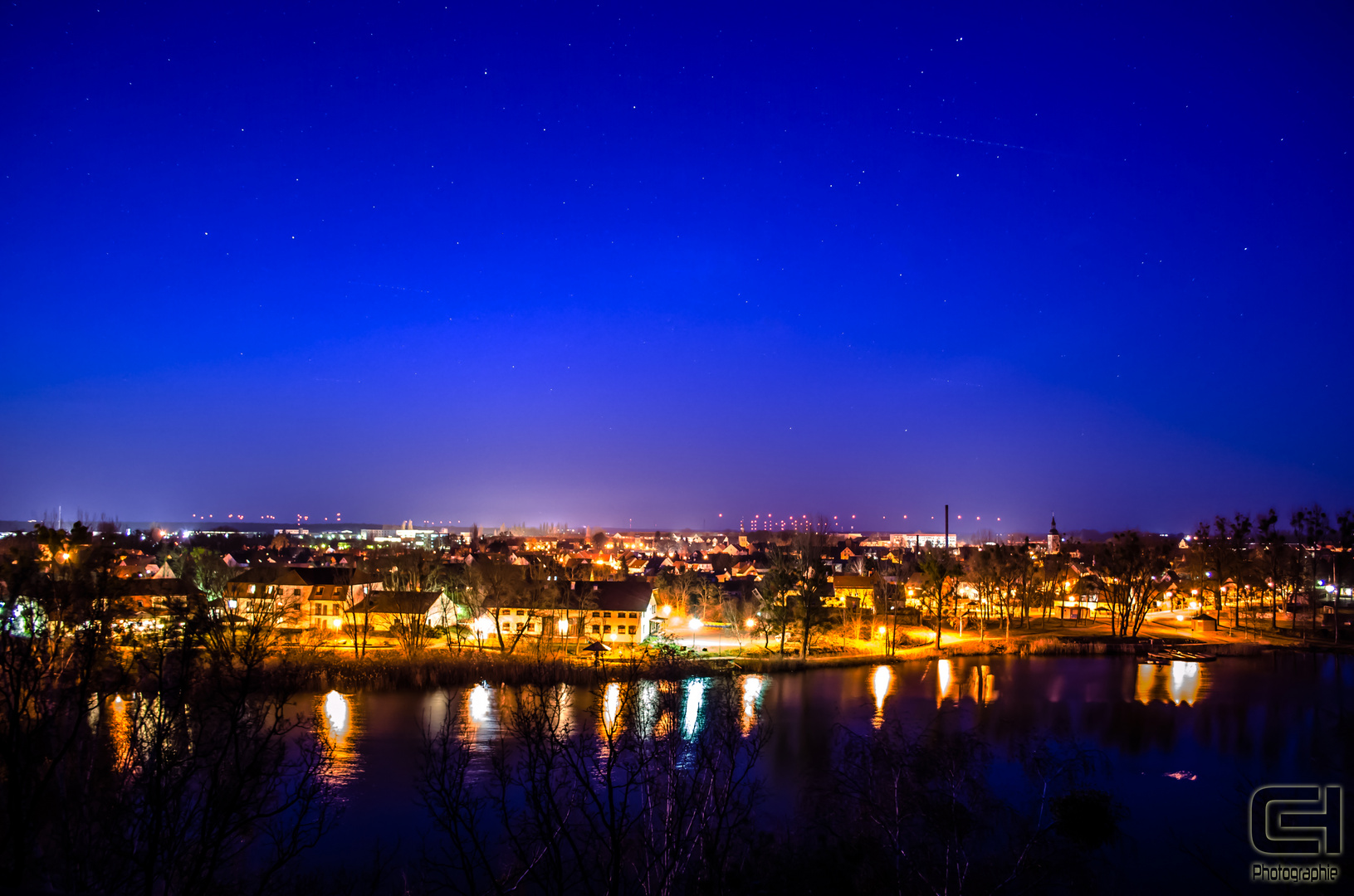 Stadt bei Nacht