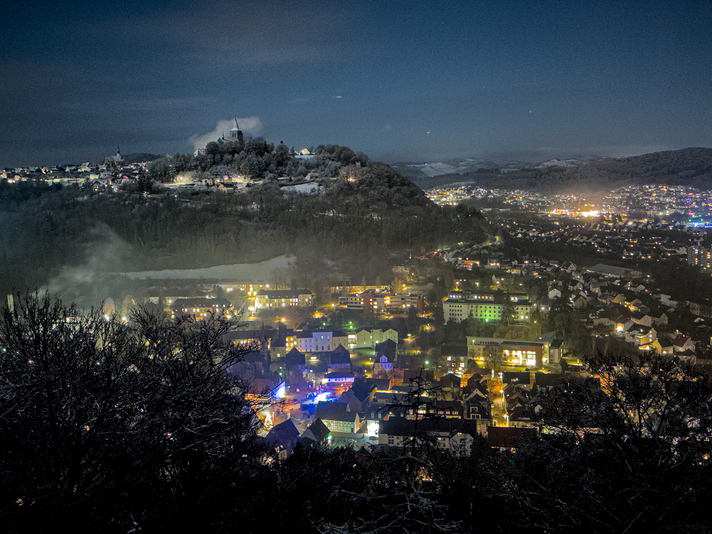 Stadt im bunten Licht 