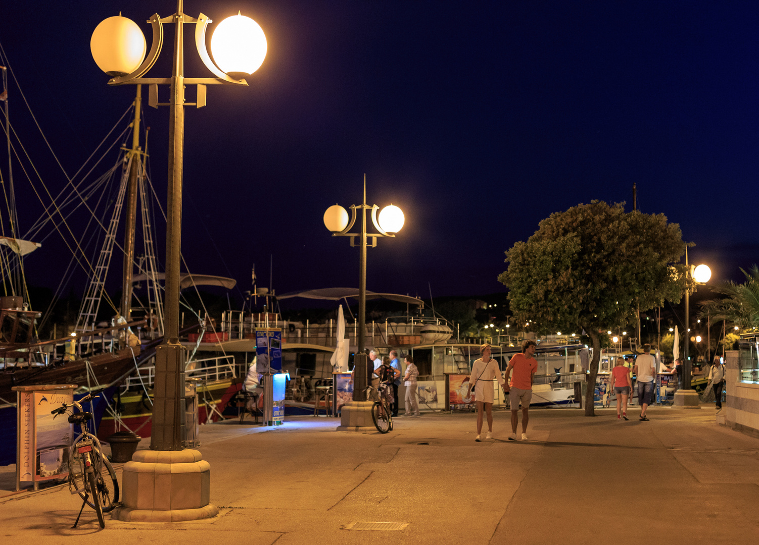 Stadt Krk - abends am Hafen