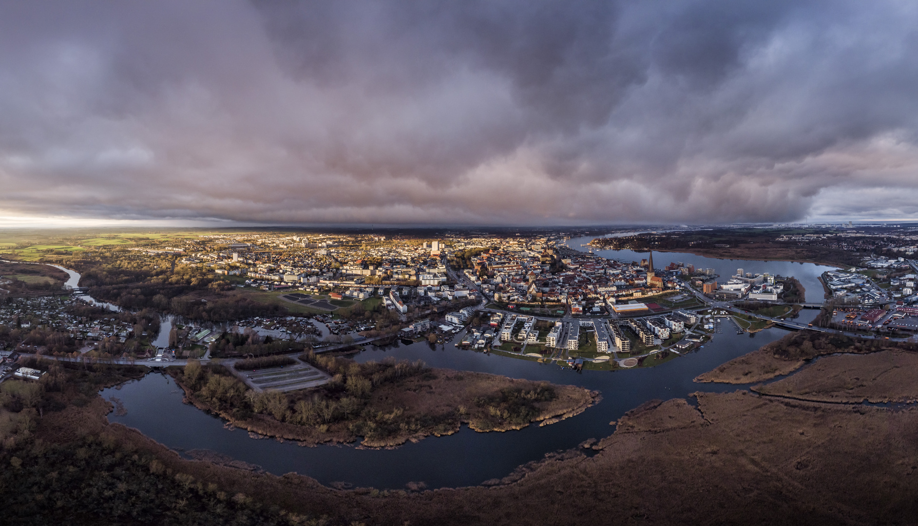 Stadt, Land, Fluss, Meer