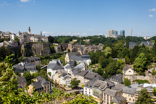 Stadt Luxemburg mit Blick auf den Bockfelsen und Kasematten