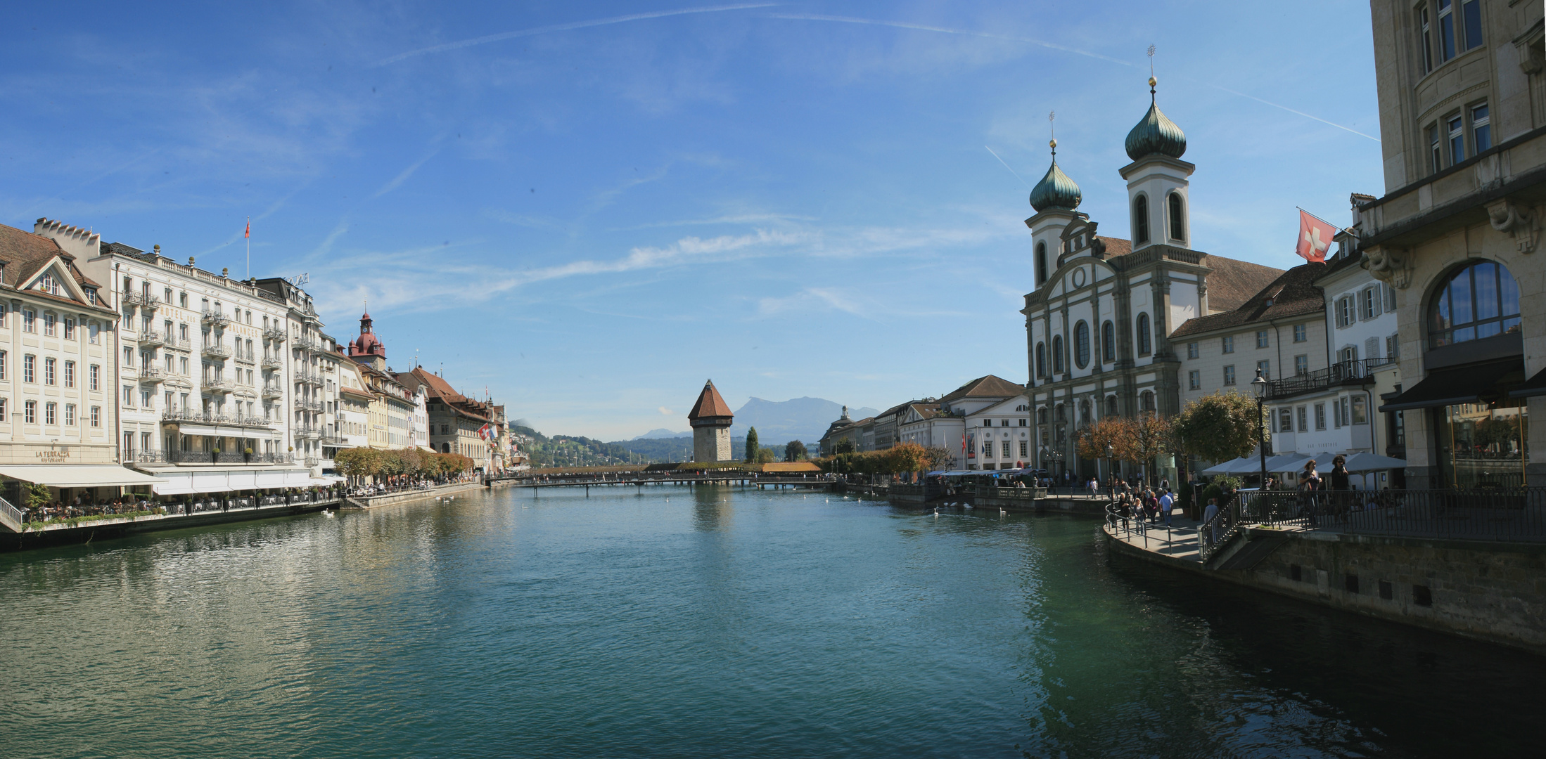 Stadt Luzern mit Wasserturm und Jesuitenkirche