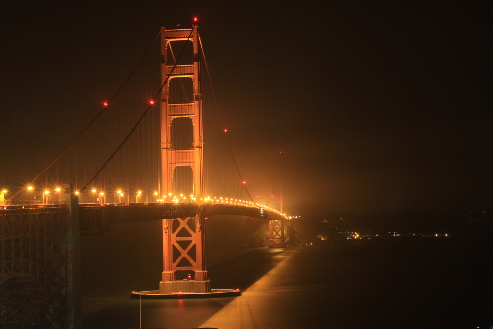 Stadt-Magnet: Golden Gate Bridge bei Nacht 1