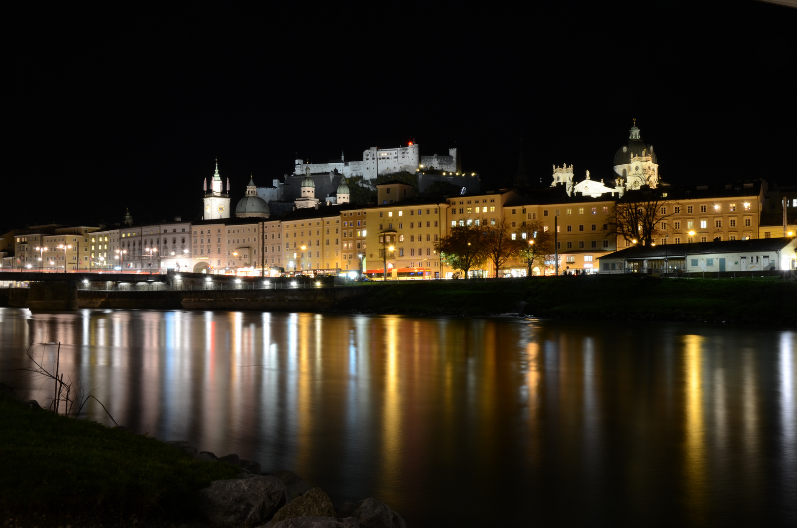 Stadt Salzburg in der Nacht 2