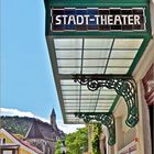 Stadt-Theater samt "Stadt-Kulisse" im Hintergrund