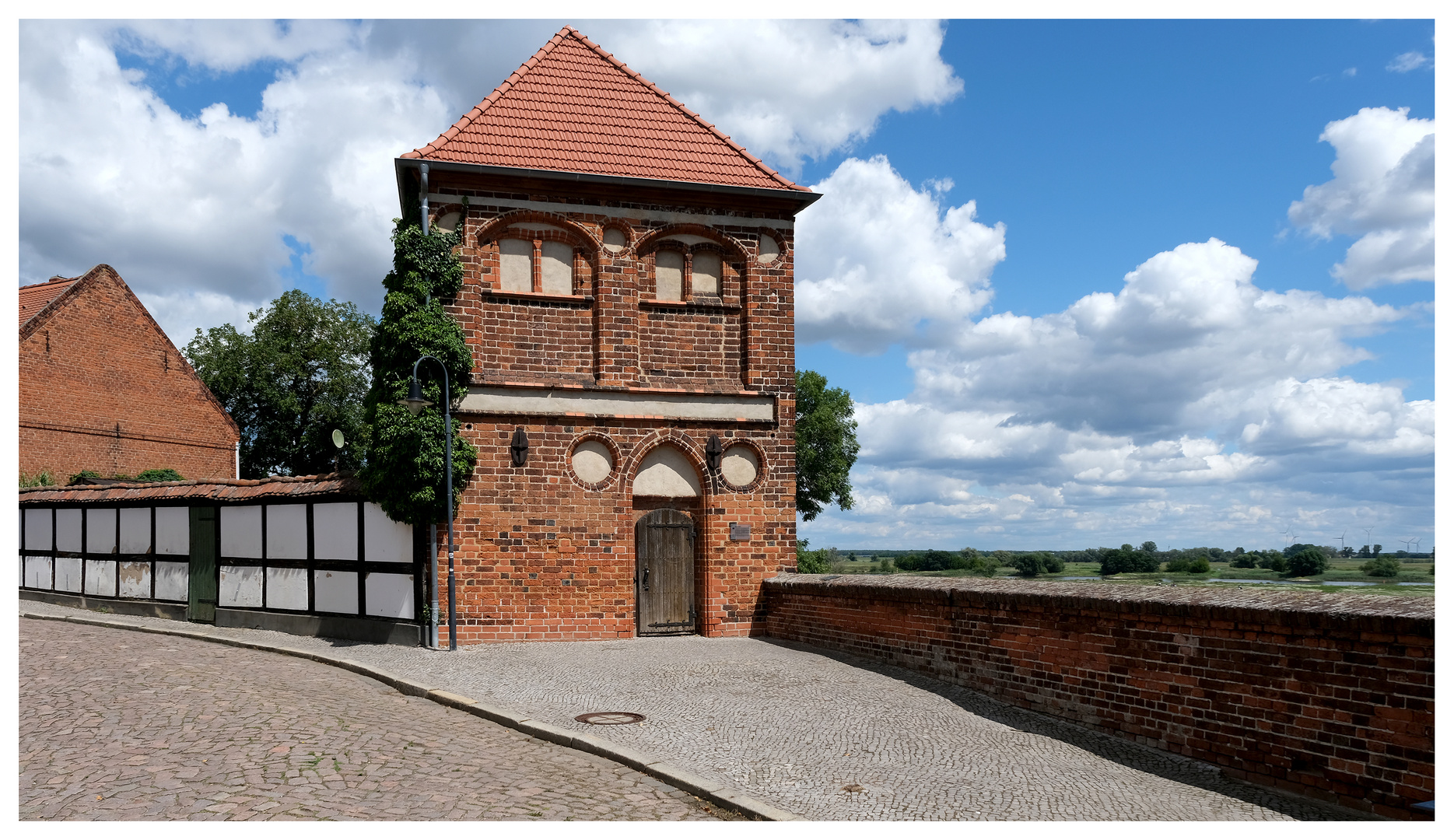 Stadt über der Elbe