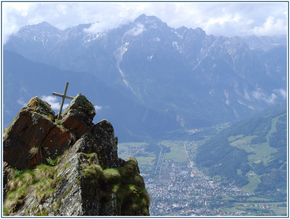 Stadt unter dem Kreuz