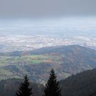 Stadt unter Wolken