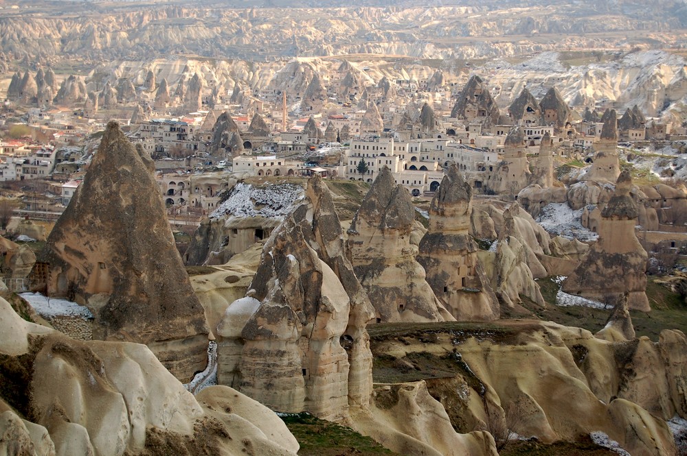 Stadt zwischen Felsen (2)