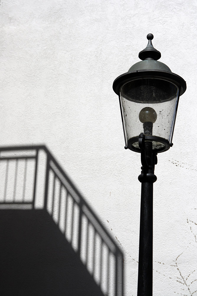 Stadtansichten - Lampe und Balkon