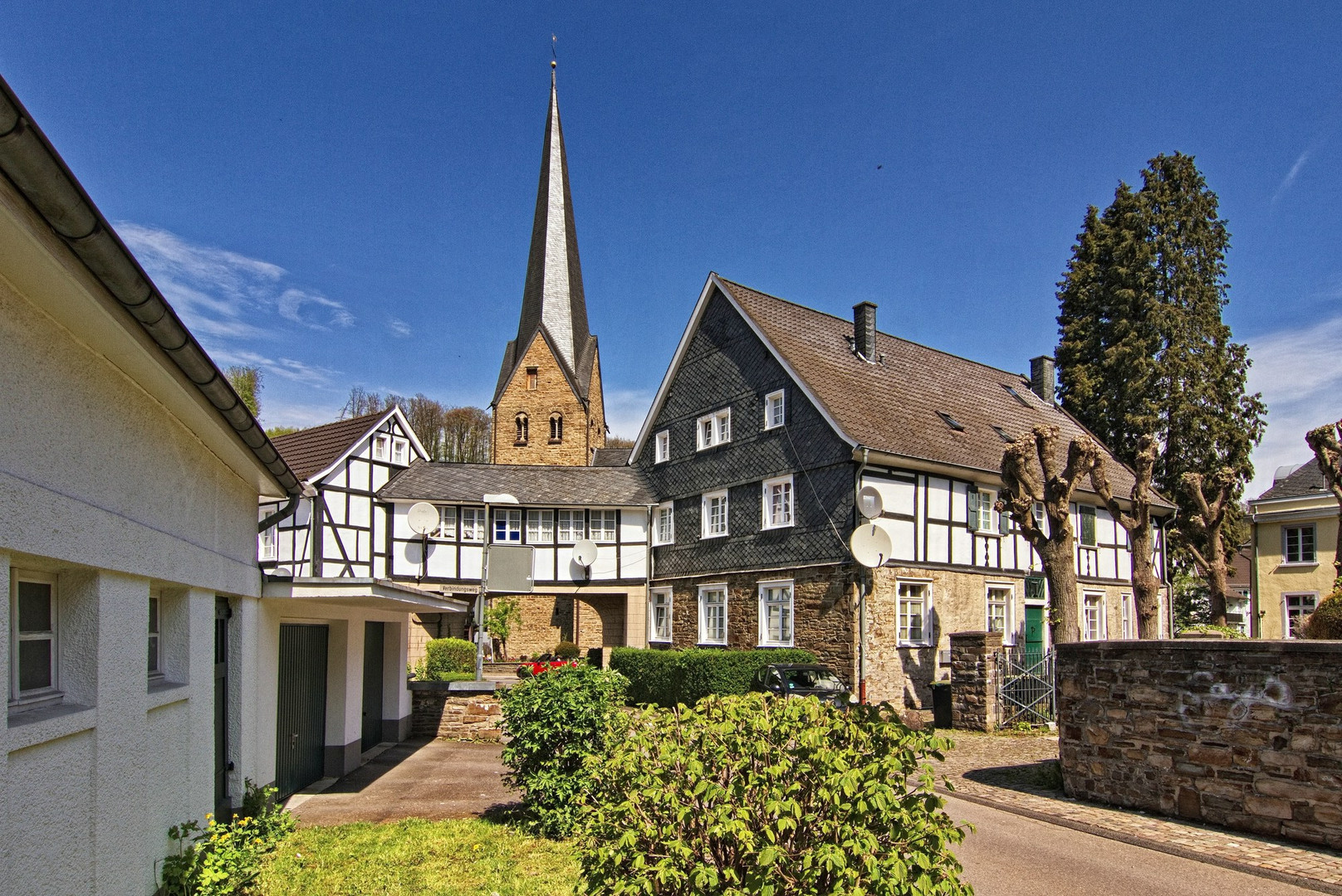 Stadtansichten Ründeroth V - Der Blick zur Kirche