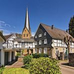 Stadtansichten Ründeroth V - Der Blick zur Kirche