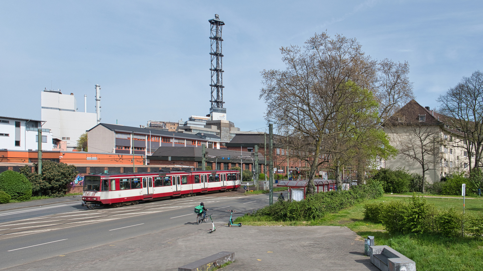 Stadtbahn vor Stadtwerketurm