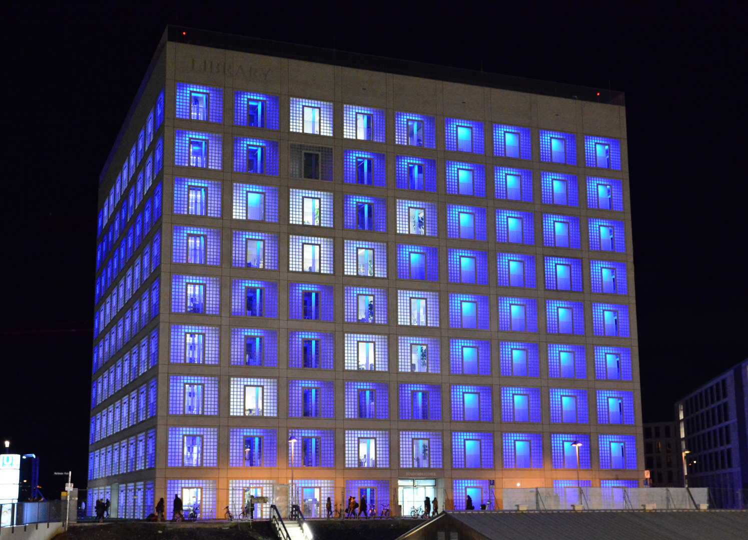 Stadtbibliothek Stuttgart (Nachtaufnahme)