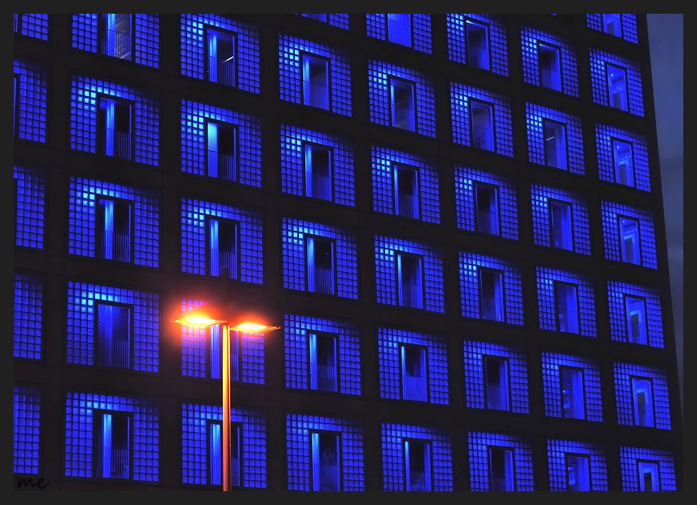 Stadtbibliothek Stuttgart  während der "blauen Stunde"