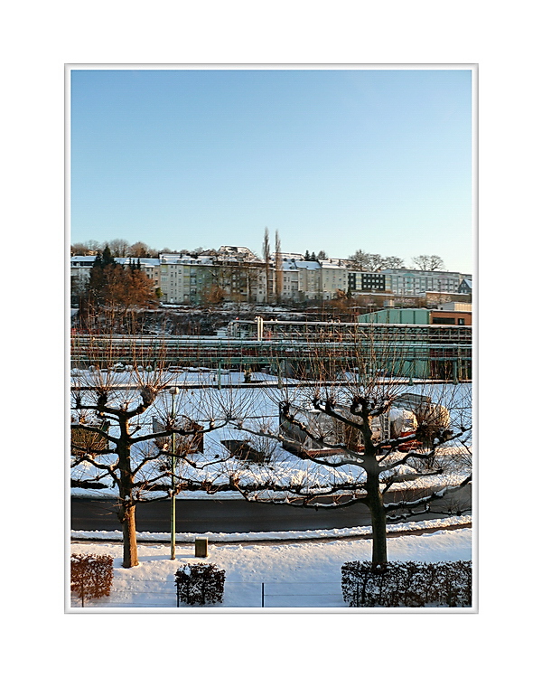 Stadtbild 56 ... schweben thru the Bayerwerk (a Wuppertaler winter scene)