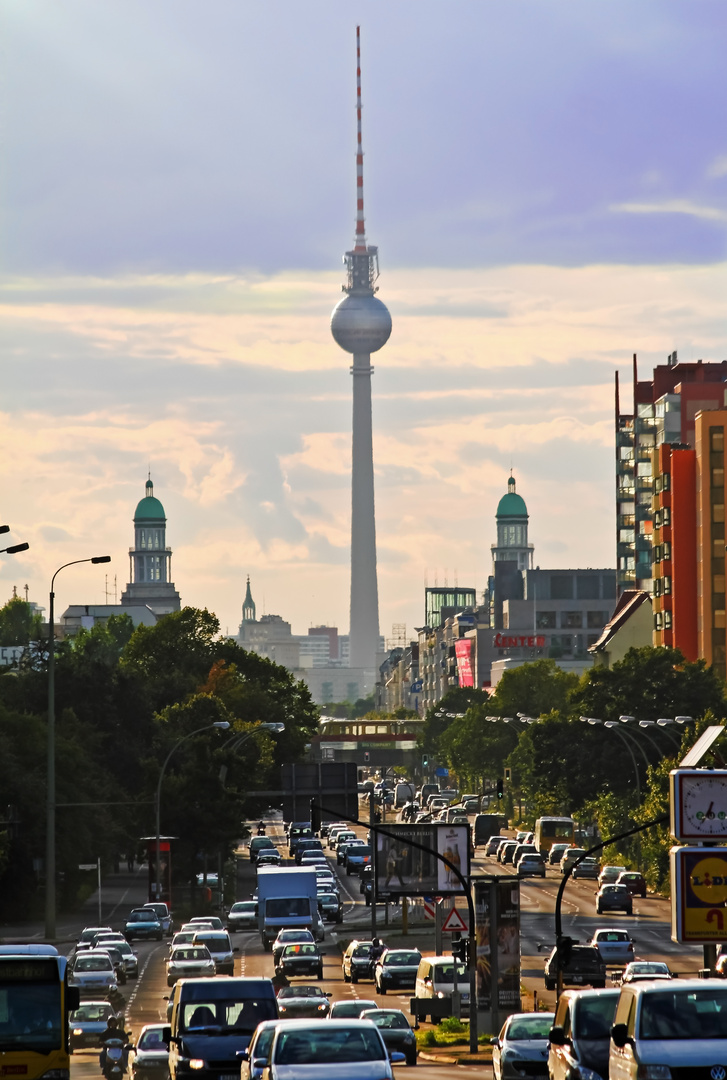 Stadtbild / Cityscape - Berlin, Frankfurter Allee, Frankfurter Tor und Fernsehturm