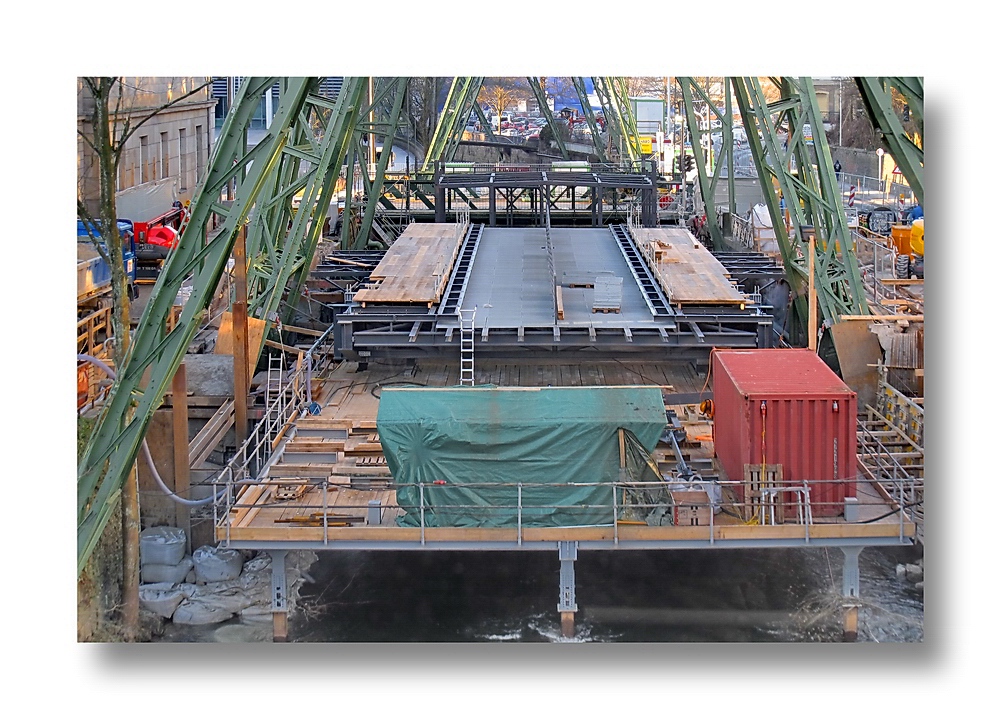 Stadtbild Wuppertal 72 ... Baustelle (Schwebebahn-Haltestelle Landgericht) 28.01, 2011