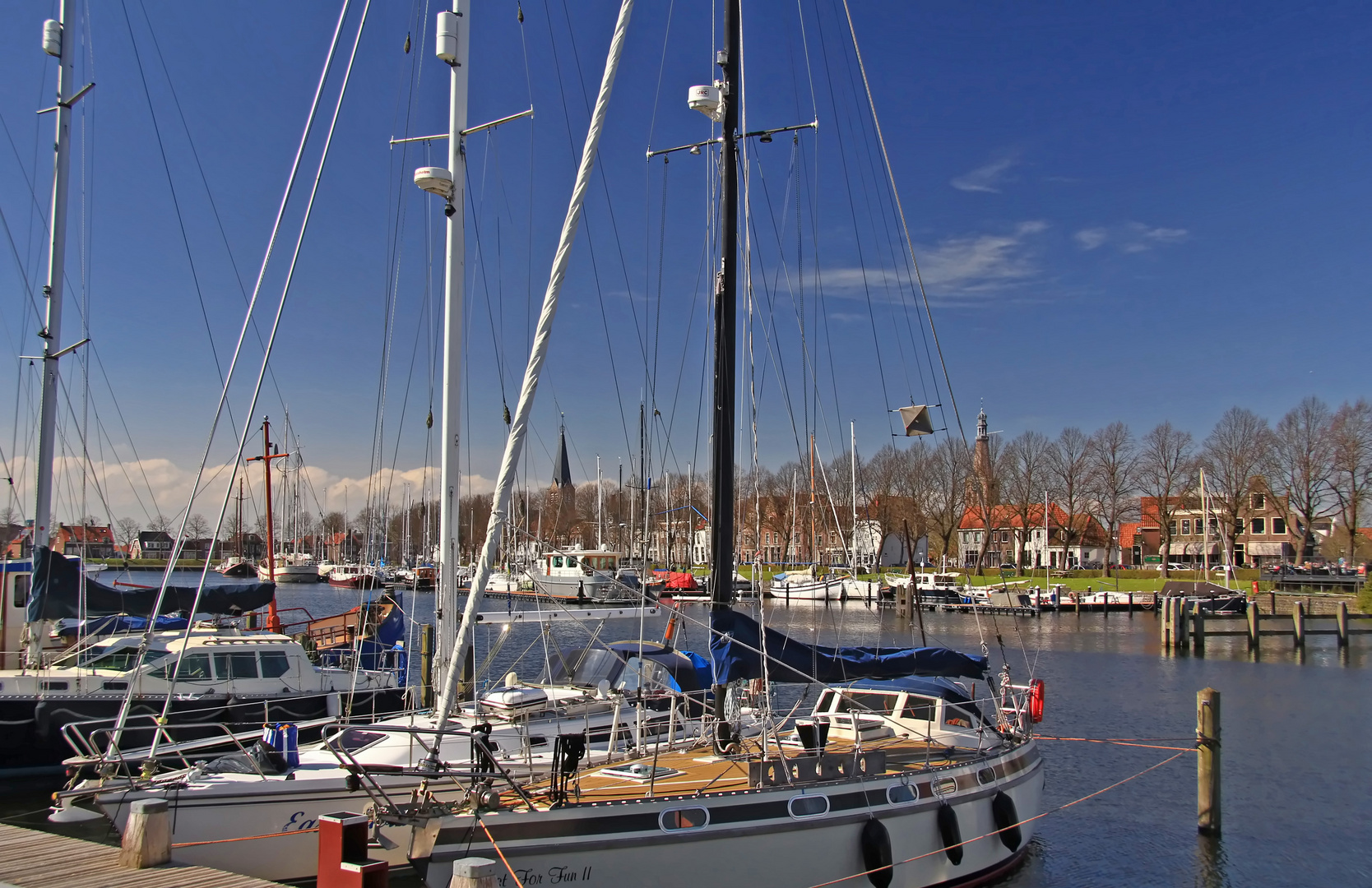 Stadtblick mit Hafen