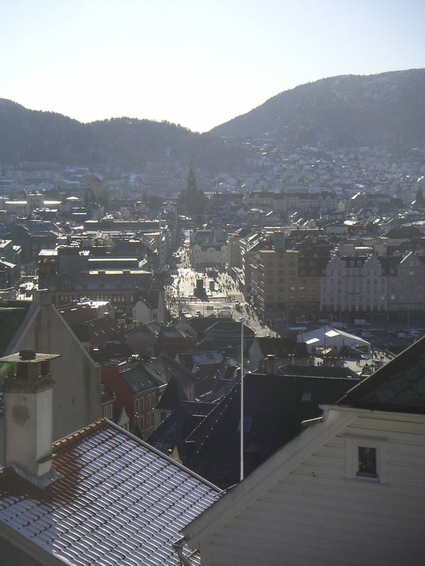 STADTBLICK MIT SONNENSCHEIN