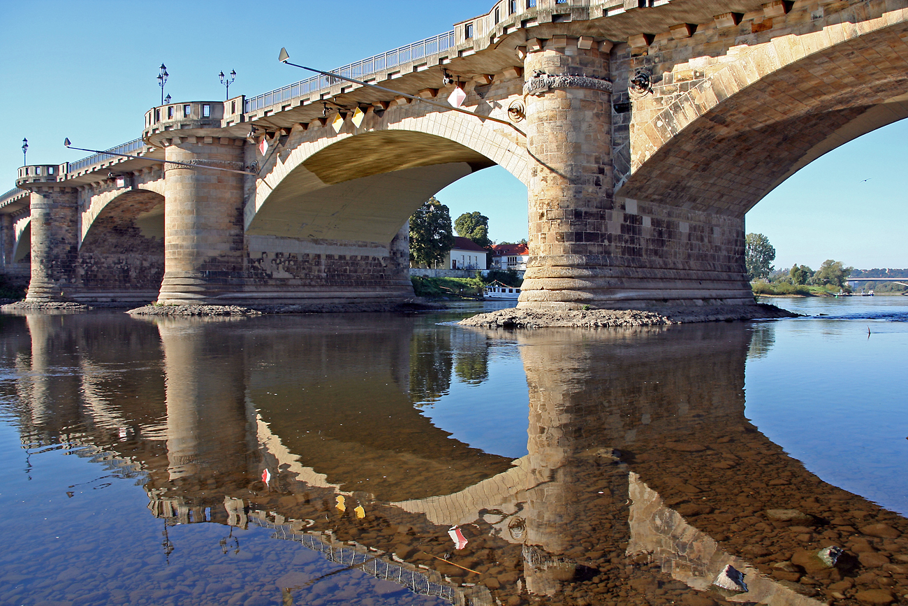 Stadtbrücke Pirna gespiegelt