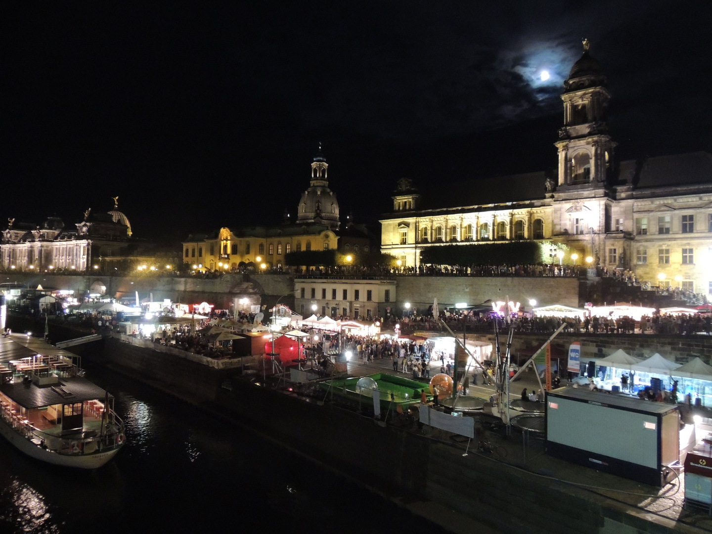 Stadtfest bei Nacht