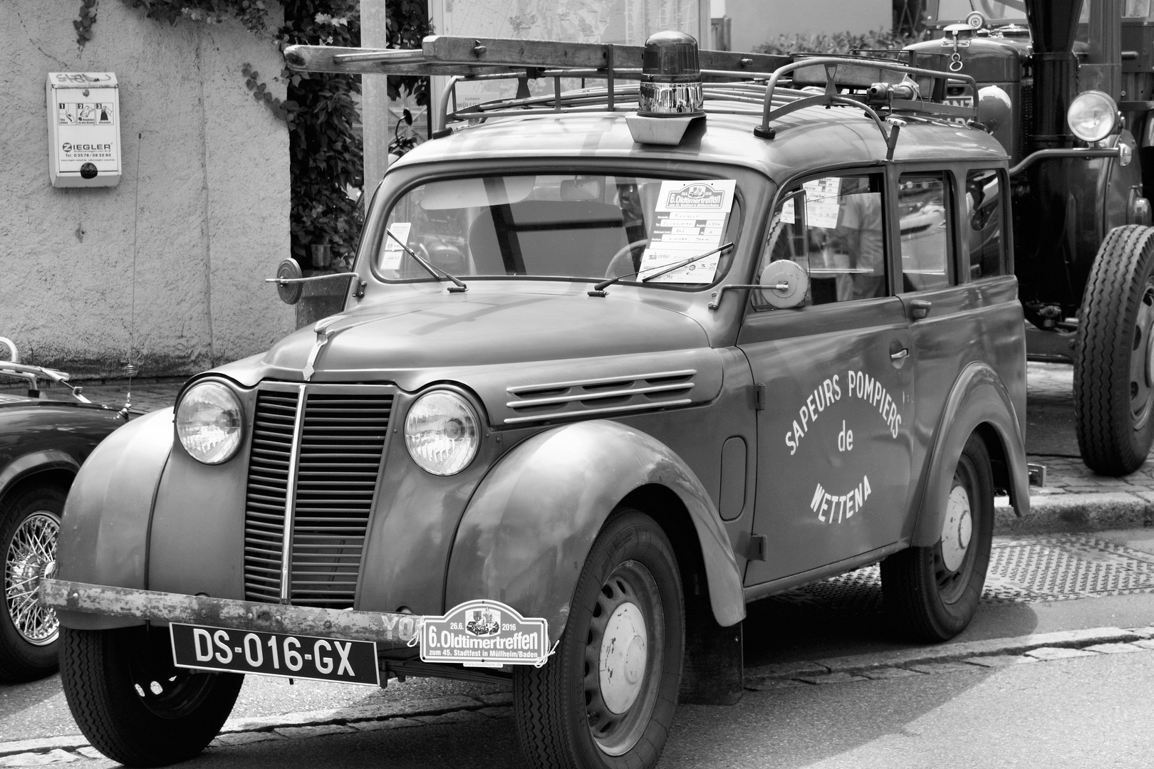 Stadtfest Müllheim, Oldtimertreffen, Renault Juvaquarte, Baujahr 1954, 845 ccm, 6 PS