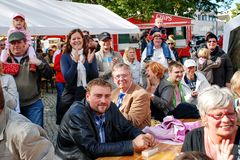 Stadtfest und Straßenkunst beleben die City