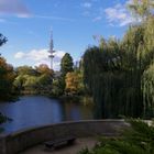 Stadtgraben in Hamburg mit Fernsehturm