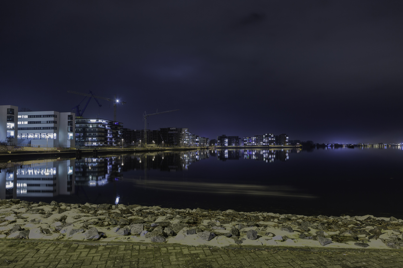 Stadthafen Rostock am Abend