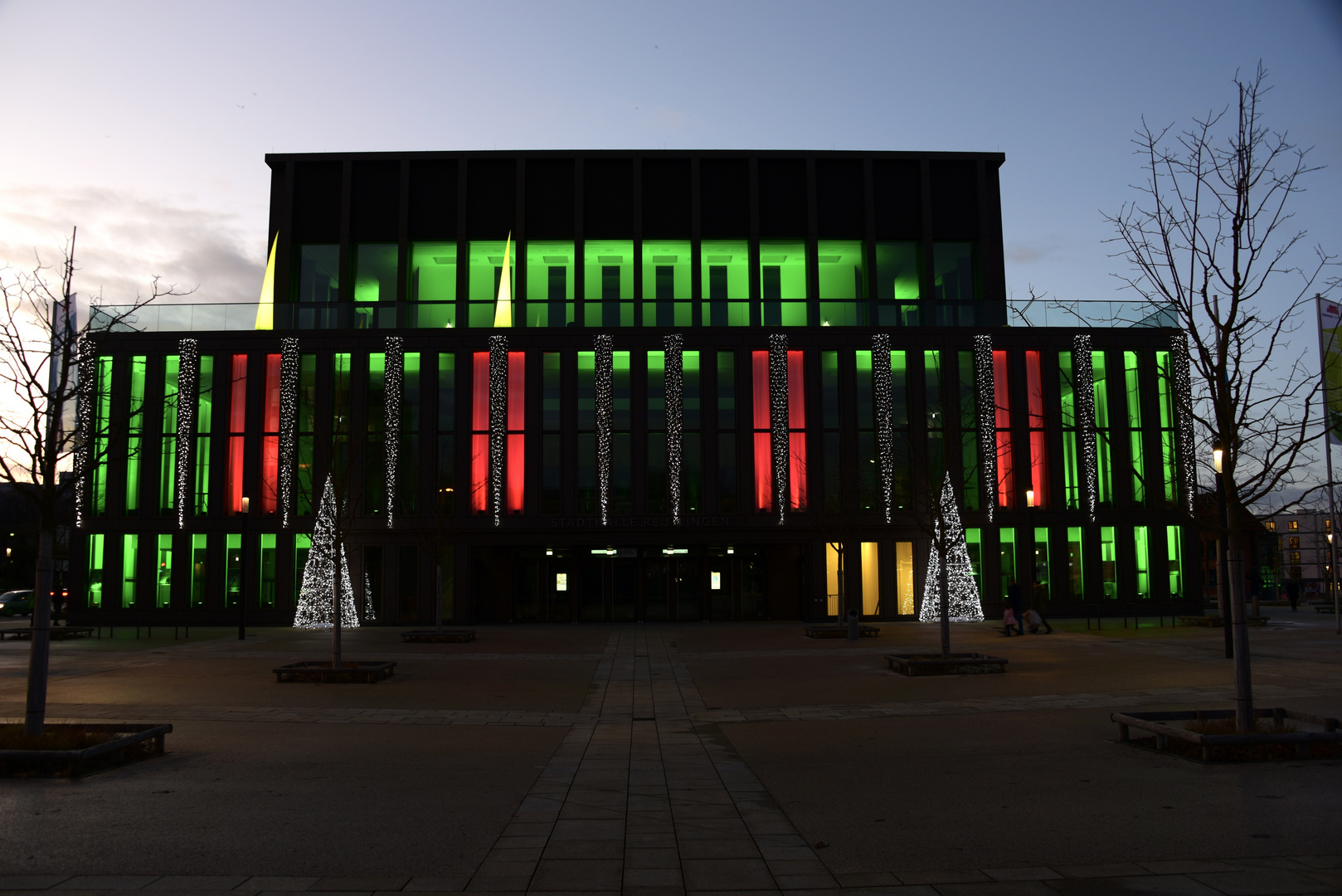 Stadthalle Reutlingen mit Adventbeleuchtung