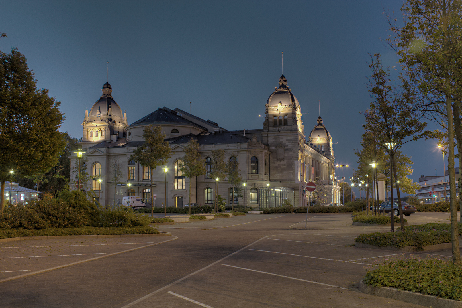 Stadthalle Wuppertal bei Nacht