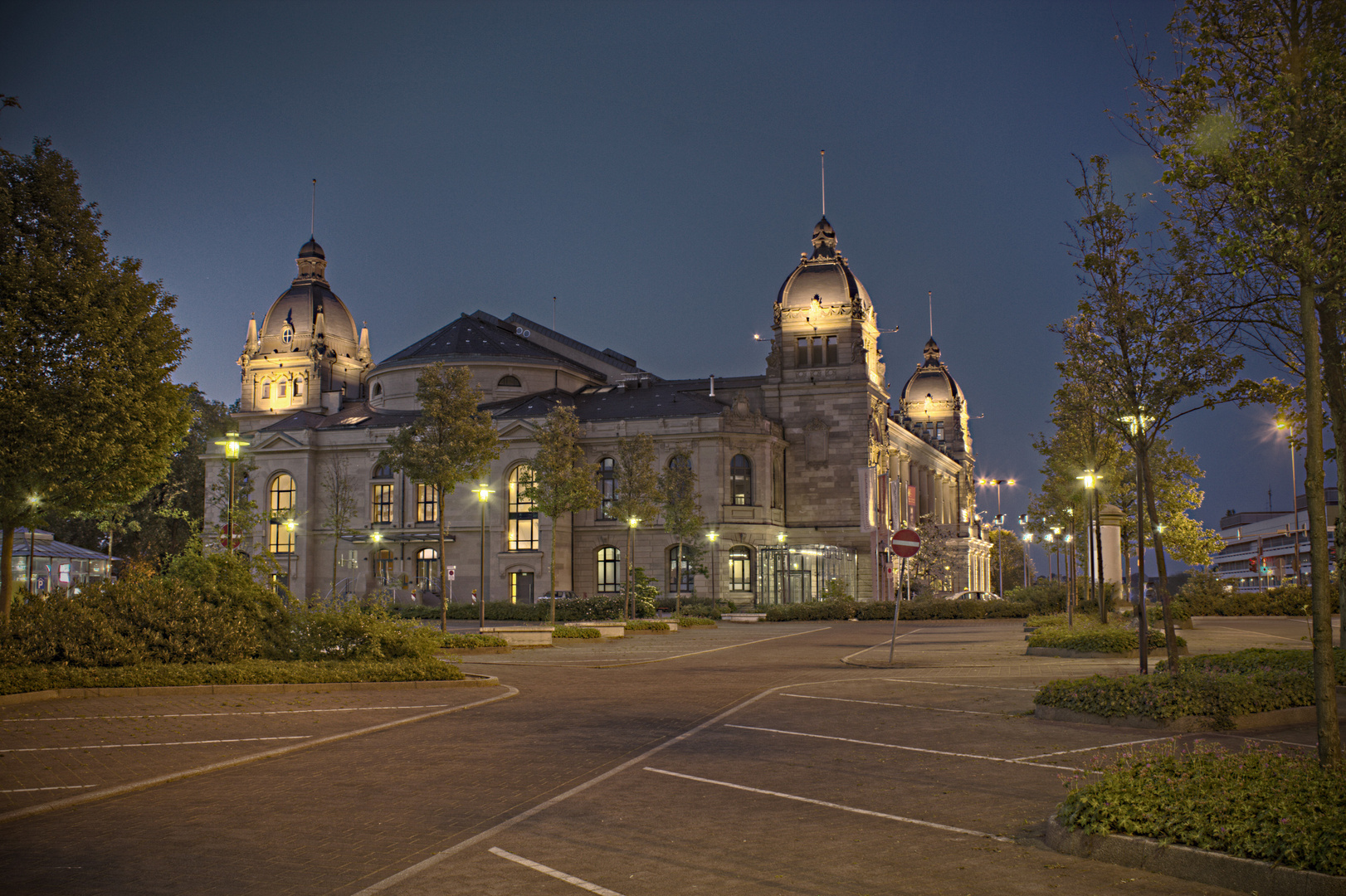 Stadthalle Wuppertal bei Nacht ( HDR Technik )