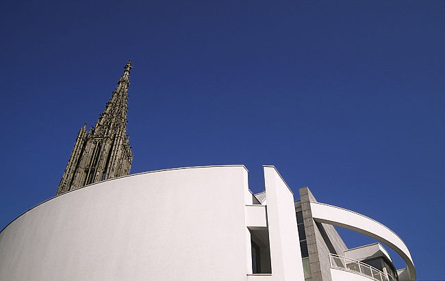 Stadthaus in Ulm und Münsterturm