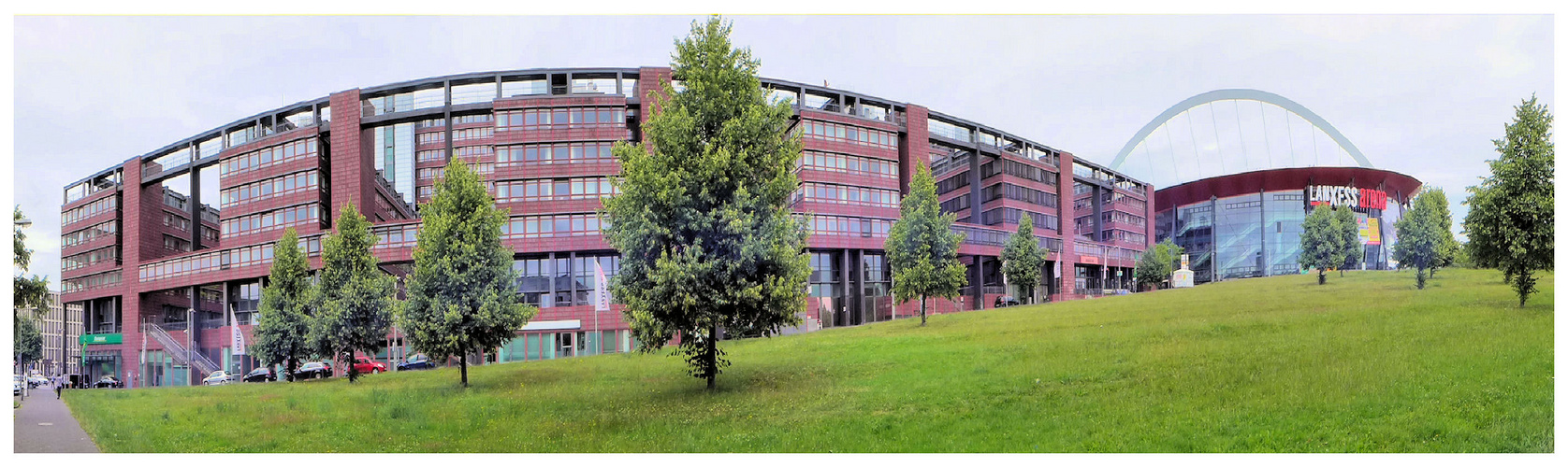 Stadthaus und Lanxess-Arena Köln