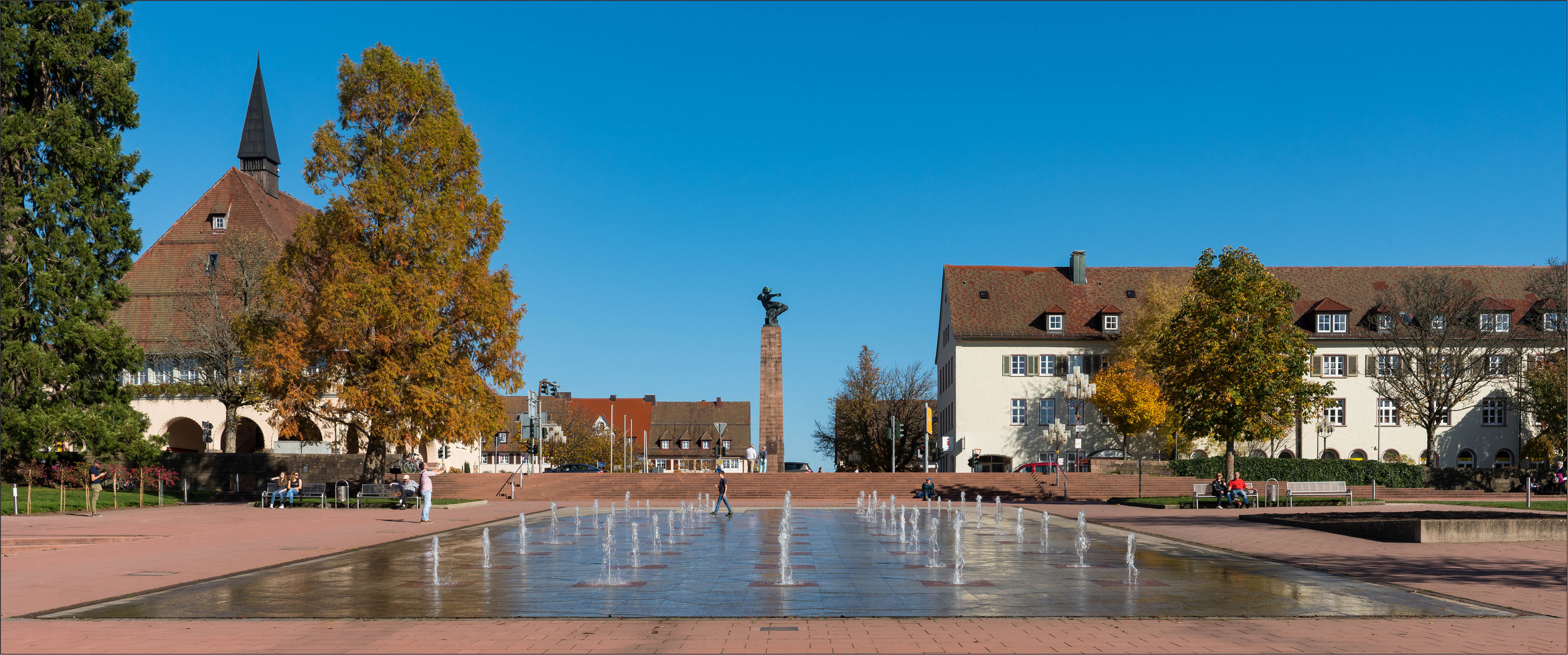 Stadthaus und Venus- Statue