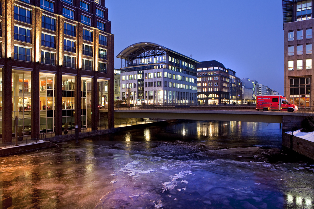 Stadthausbrücke mit Bunteis