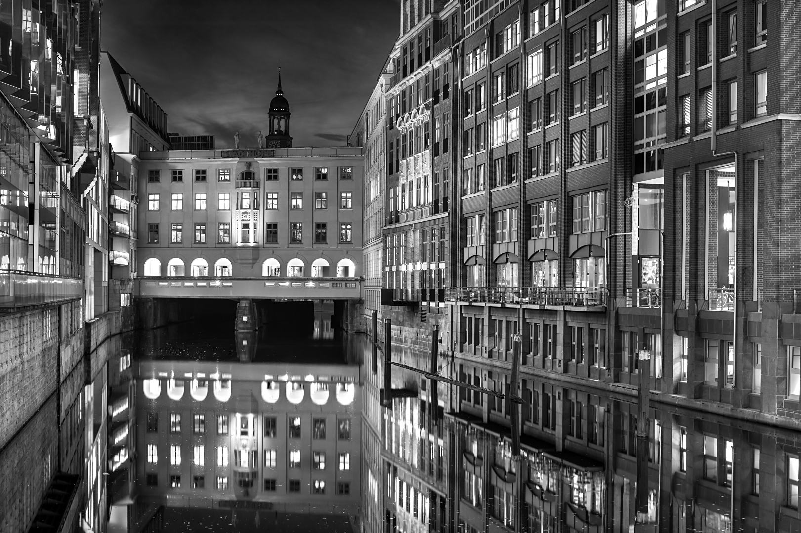 Stadthausbrücke mono