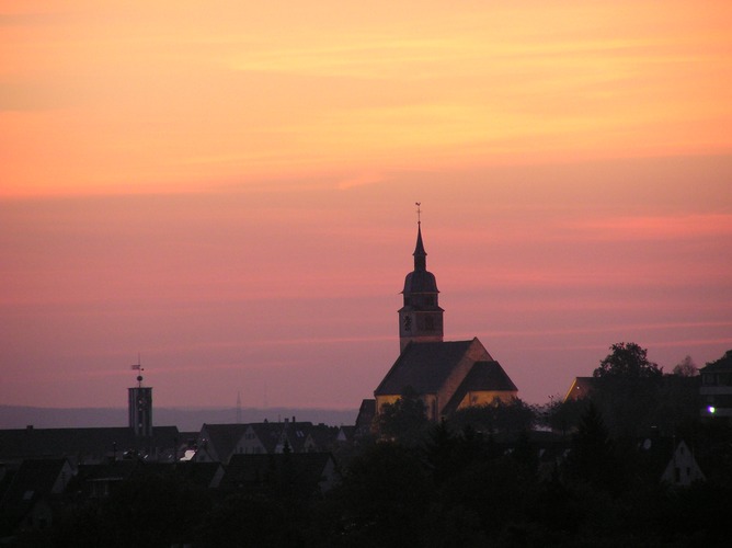 Stadtkirche Böblingen im Abendlicht