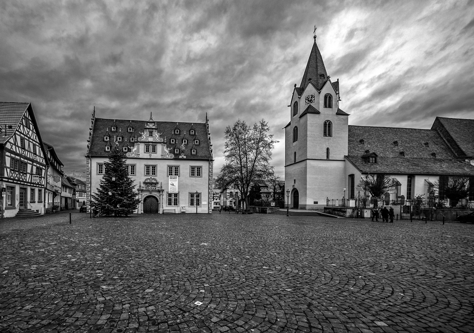 Stadtkirche und Rathaus