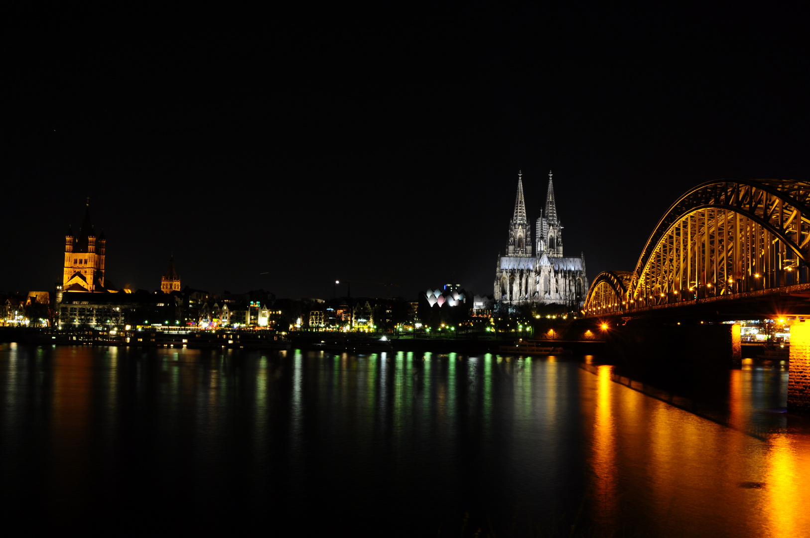Stadtlandschaft Köln mit Dom und Hohenzollernbrücke