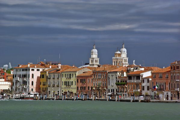 Stadtlandschaft Venedig am Canale de  Giudecca....